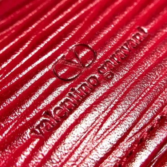 VALENTINO GARAVANI VINTAGE EMBOSSED LEATHER COMPACT WALLET - Picture 5 of 16